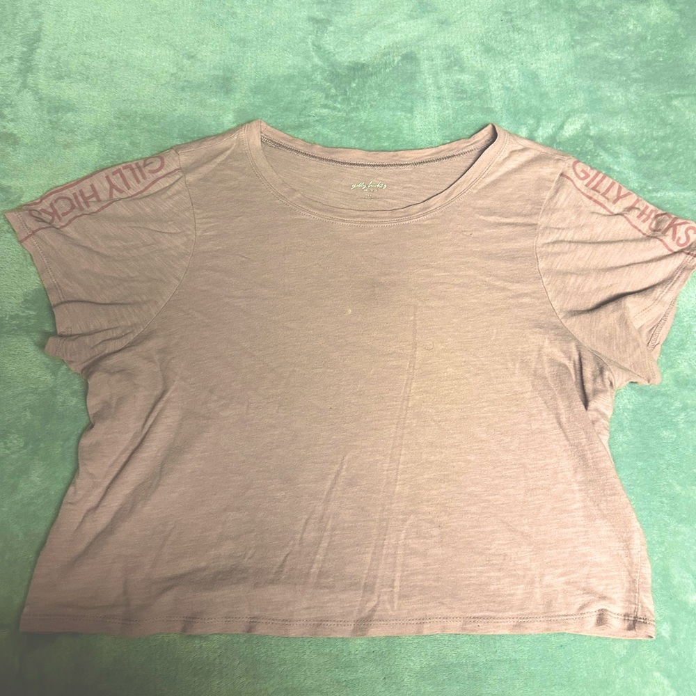 I’m selling a crop tank from hollister, size xs.